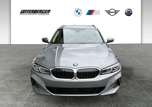 BMW 330, 2022