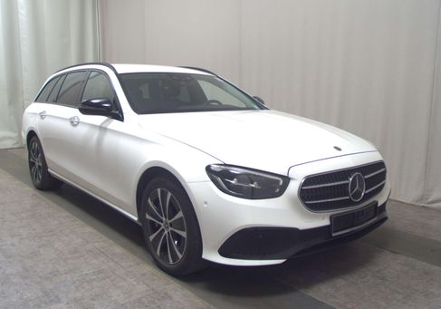 Mercedes-Benz E 300, 2022 3
