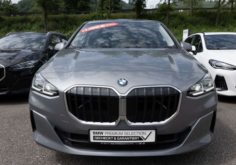 BMW 220, 2025