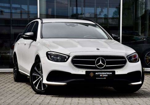 Mercedes-Benz E 300, 2022 3