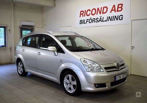 Toyota Corolla Verso, 2004