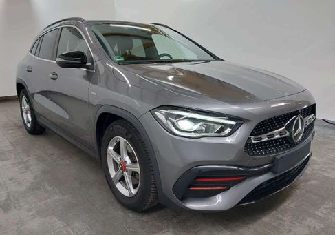 Mercedes-Benz GLA 200, 2021