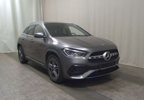 Mercedes-Benz GLA 200, 2022