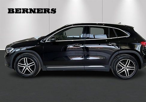 Mercedes-Benz GLA 200, 2021