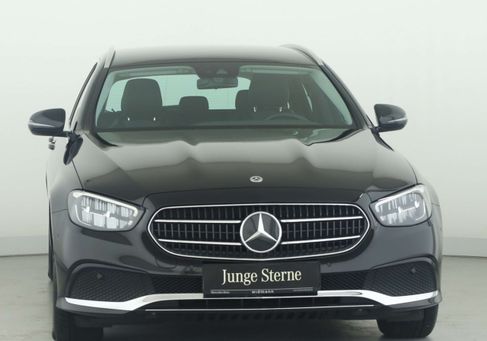 Mercedes-Benz E 300, 2024 3