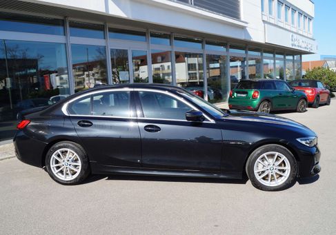 BMW 330, 2019