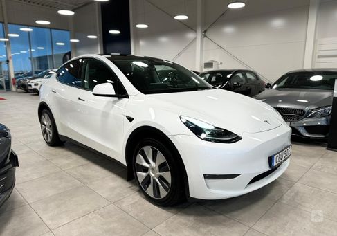 Tesla Model Y, 2023