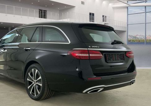 Mercedes-Benz E 300, 2021 3