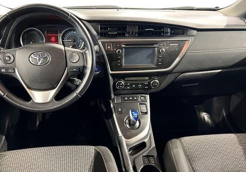 Toyota Auris Touring Sports, 2015