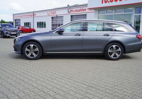 Mercedes-Benz E 200, 2018 3