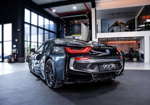 BMW i8, 2016