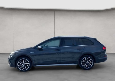 Volkswagen Golf, 2022