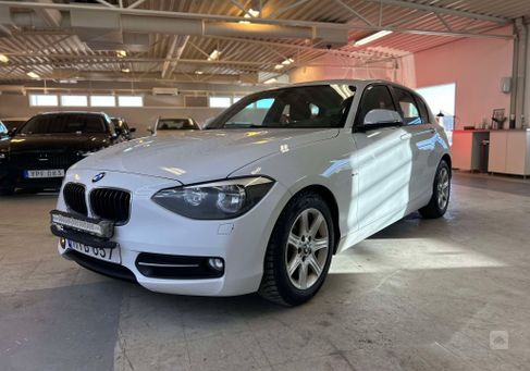 BMW 118, 2013