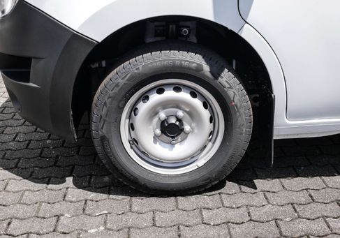 Nissan Interstar, 2024