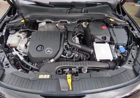 Mercedes-Benz GLA 200, 2021