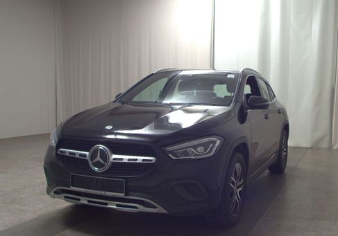 Mercedes-Benz 220, 2023