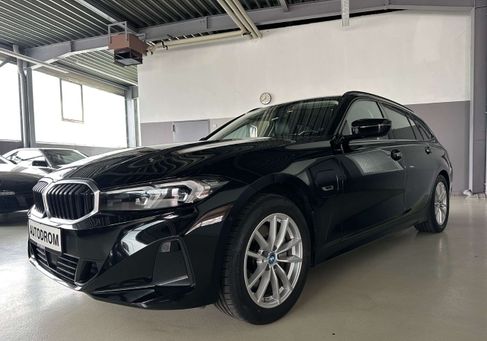 BMW 330, 2022