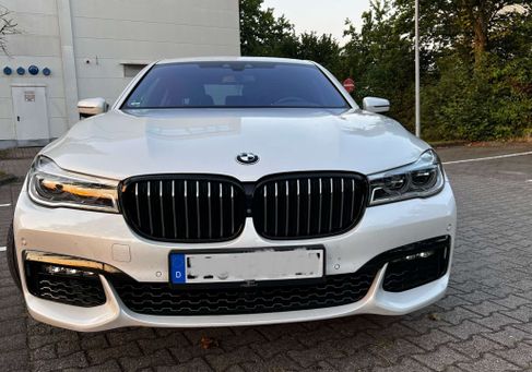 BMW 750, 2017