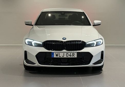 BMW 330, 2025 2