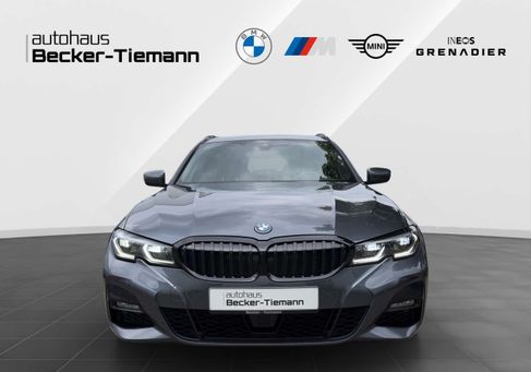 BMW 330, 2022