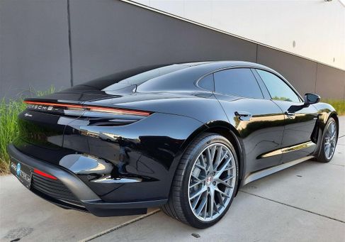 Porsche Taycan, 2022