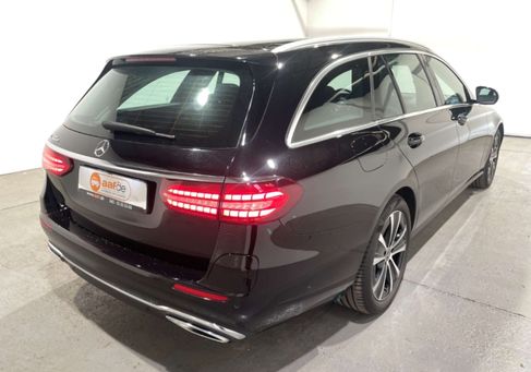 Mercedes-Benz E 300, 2022 3