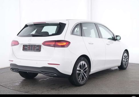 Mercedes-Benz B 180, 2025