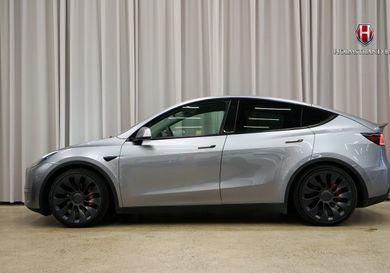 Tesla Model Y, 2024