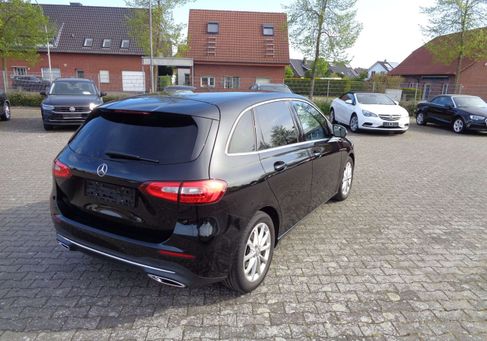 Mercedes-Benz B 180, 2019 3