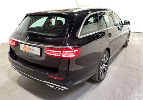 Mercedes-Benz E 300, 2022 3