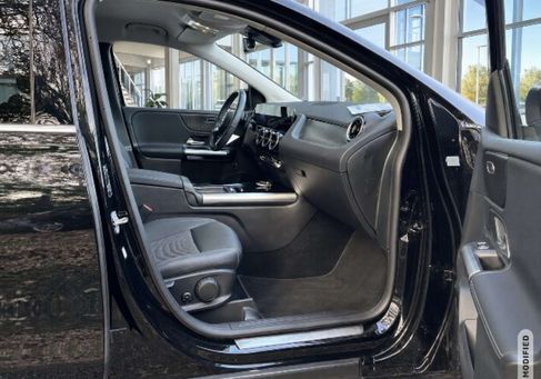 Mercedes-Benz B 180, 2024
