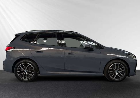 BMW 220, 2025 2