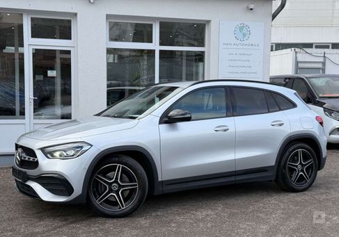 Mercedes-Benz GLA 200, 2021