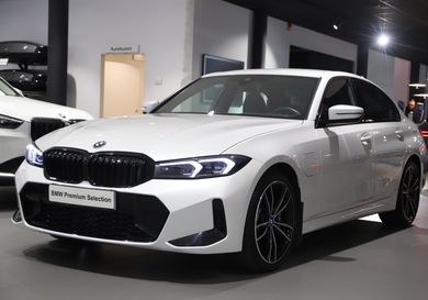 BMW 330, 2023