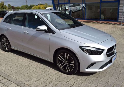 Mercedes-Benz B 180, 2023