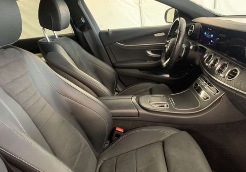 Mercedes-Benz E 300, 2022 3