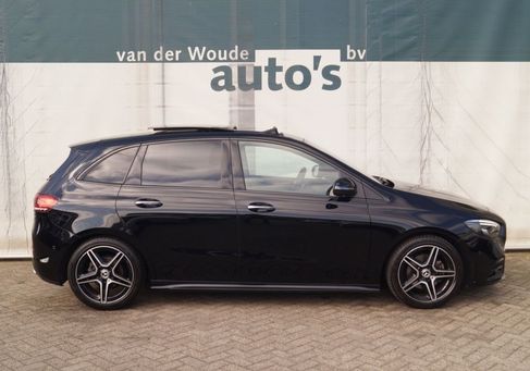 Mercedes-Benz B 180, 2022