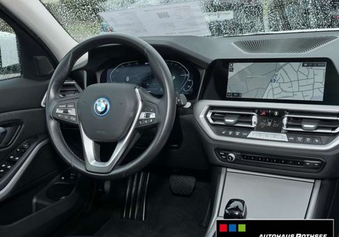 BMW 330, 2022