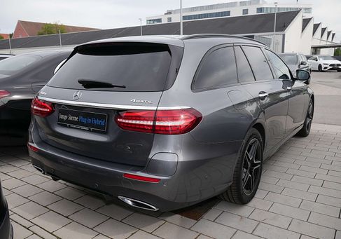 Mercedes-Benz E 300, 2023 3