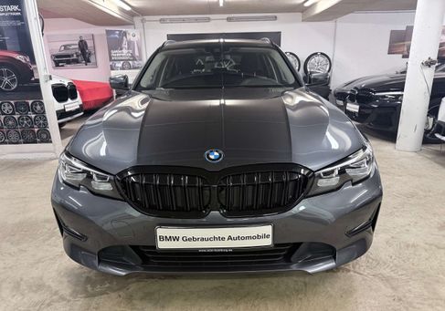 BMW 330, 2022