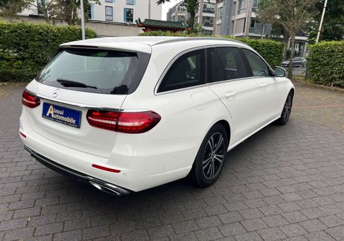 Mercedes-Benz E 220, 2022
