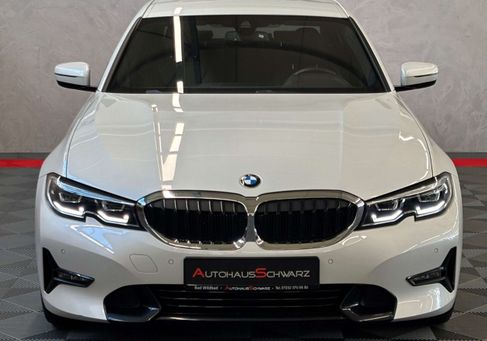 BMW 330, 2021