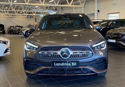 Mercedes-Benz GLA 200, 2021