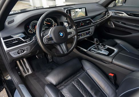 BMW 750, 2018