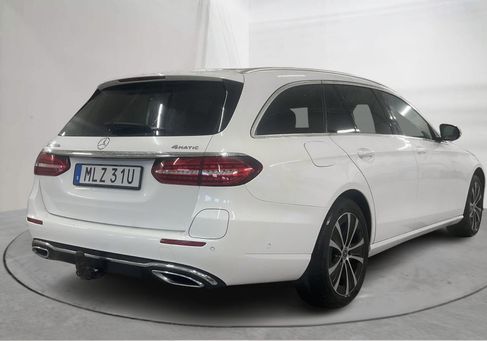 Mercedes-Benz E 300, 2022 3