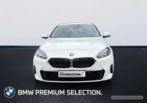 BMW 120, 2025 2