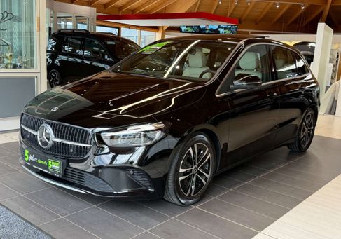 Mercedes-Benz B 180, 2023
