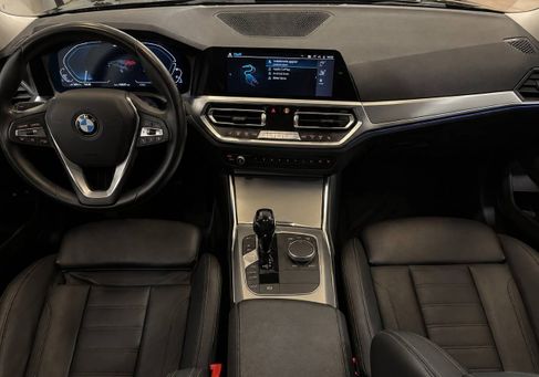 BMW 330, 2021 3
