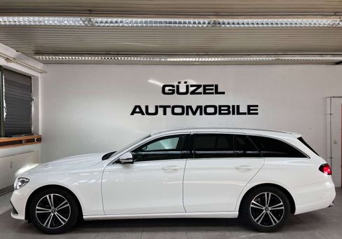 Mercedes-Benz E 200, 2022