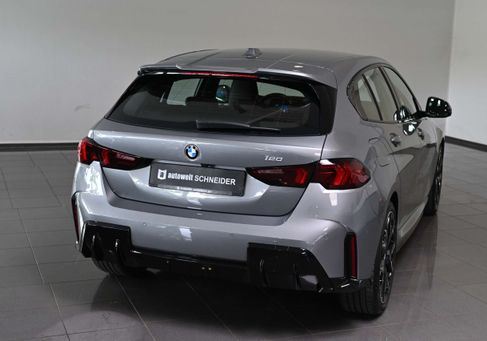 BMW 120, 2025 3